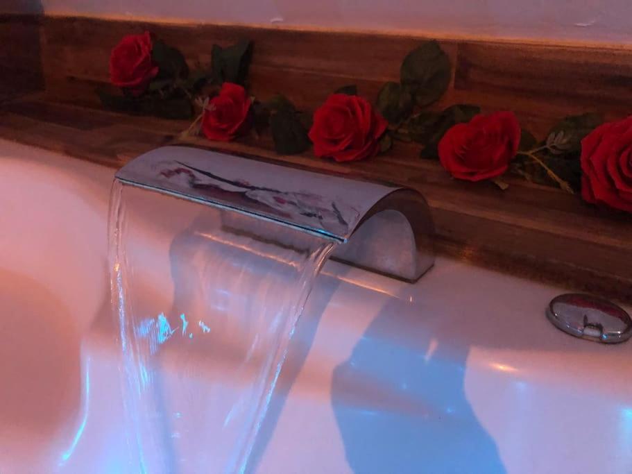 Sejour Detente Au Coeur De Macon Spa,Cine,Bouteille Offerte Ngoại thất bức ảnh