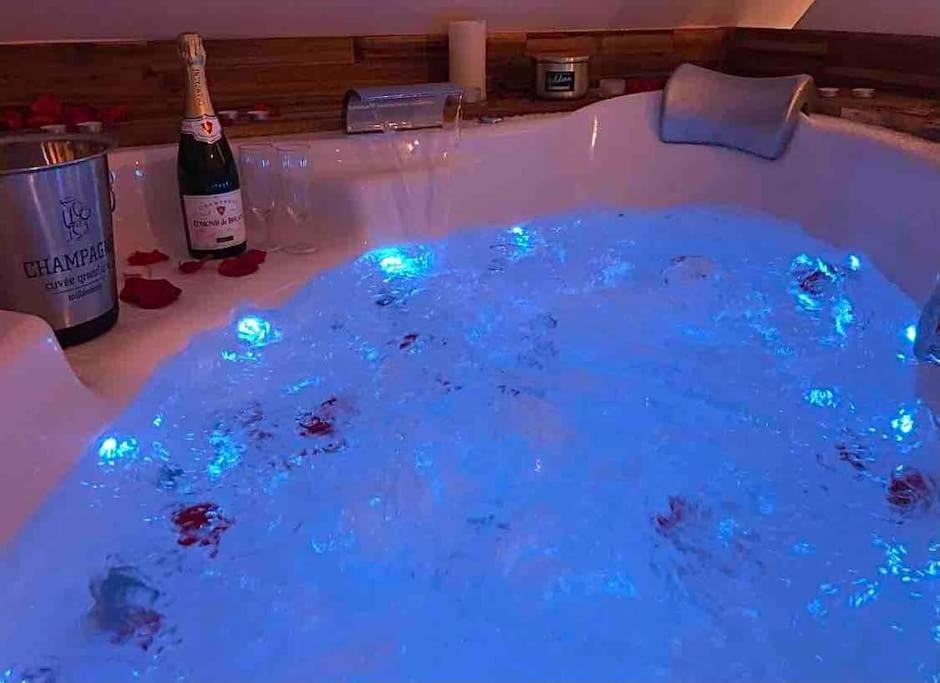 Sejour Detente Au Coeur De Macon Spa,Cine,Bouteille Offerte Ngoại thất bức ảnh